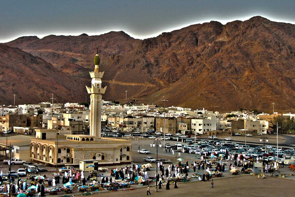 Uhud Mountain ziyarat place in saudi arabia